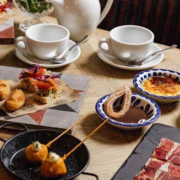 A table with food on it