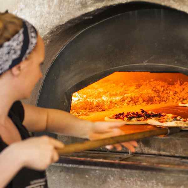 HOW AN OUTDOOR PIZZA OVEN CAN INCREASE YOUR REVENUE