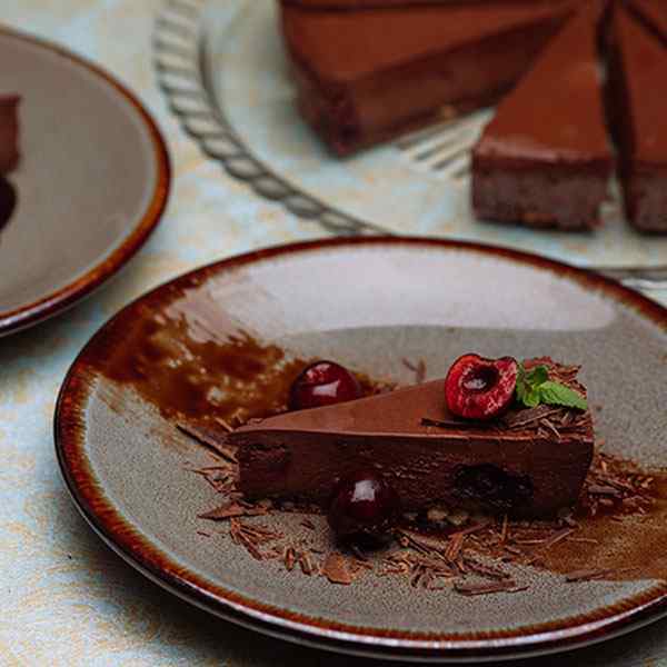 MENUSERVER GLUTEN FREE VEGAN CHOCOLATE & CHERRY CHEESECAKE SLICED 1x14ptn